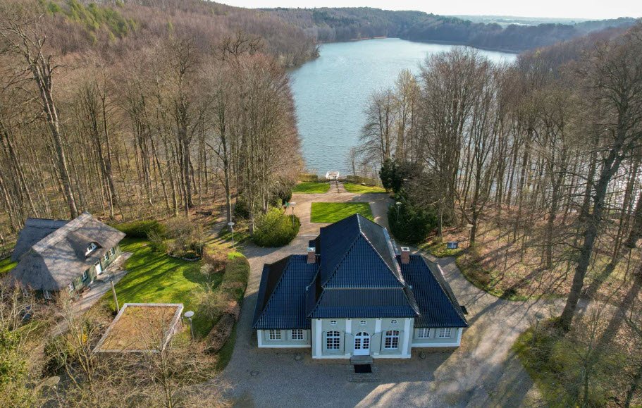 Jagdschlößchen am Ukleisee, Germany